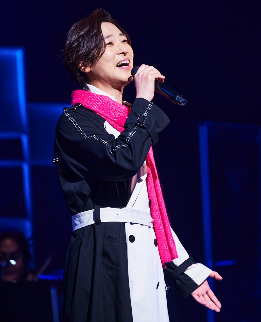 �R������